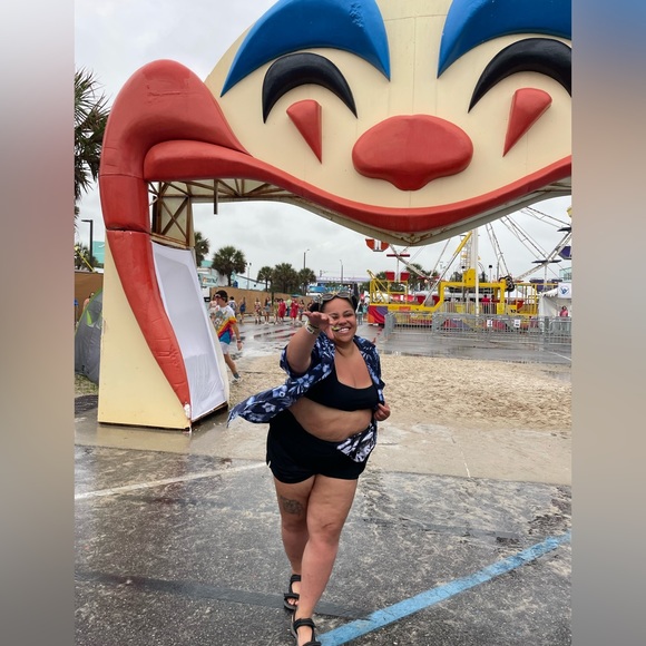 Adriana | Onslaught of Secondhand Joy - Picture 14 of 14